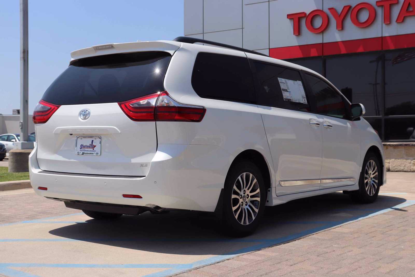 New 2020 Toyota Sienna XLE Premium